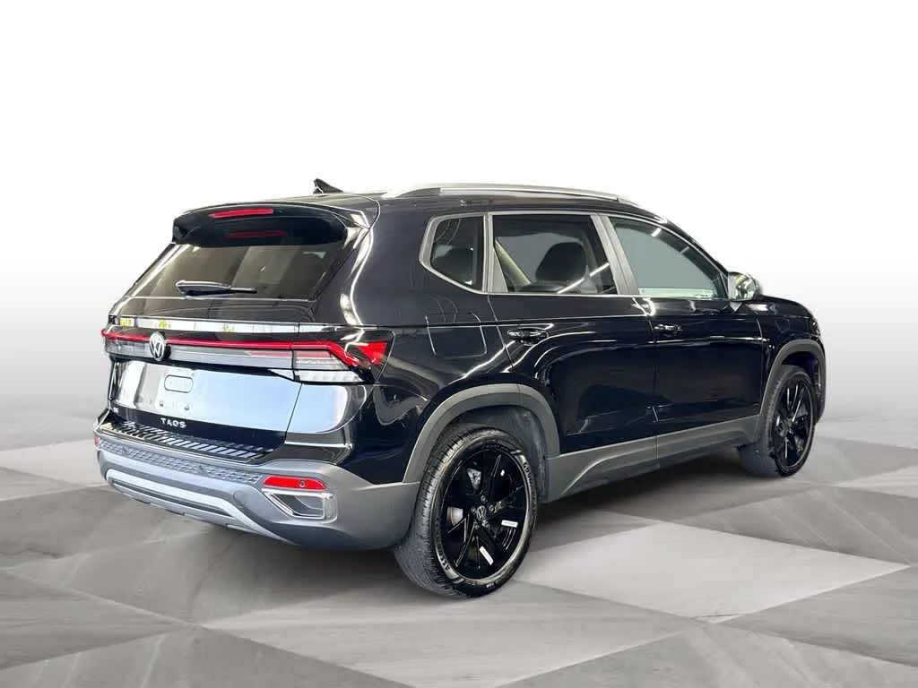 2026 Volkswagen Taos SE photo 8