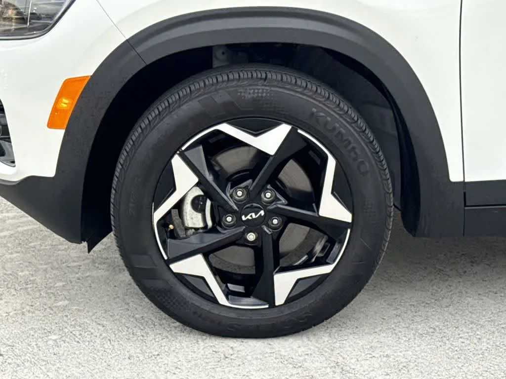 2025 Kia Seltos EX photo 11