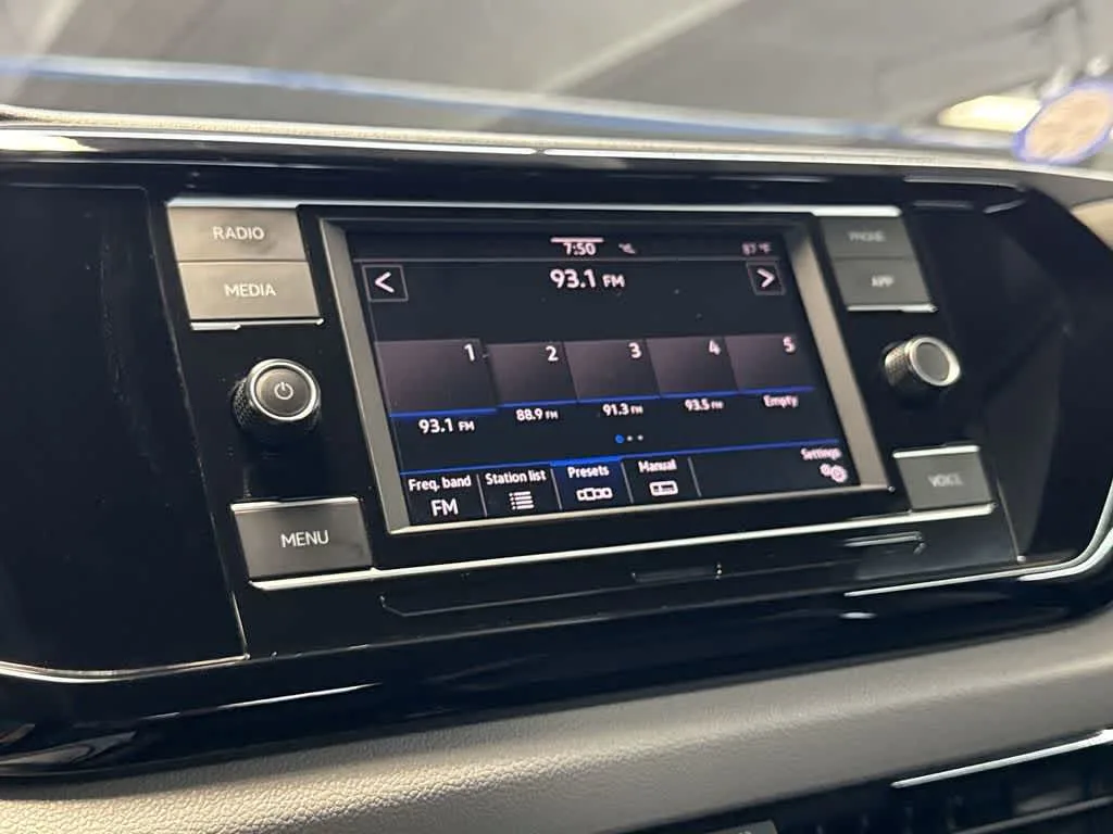 2024 Volkswagen Taos S photo 17