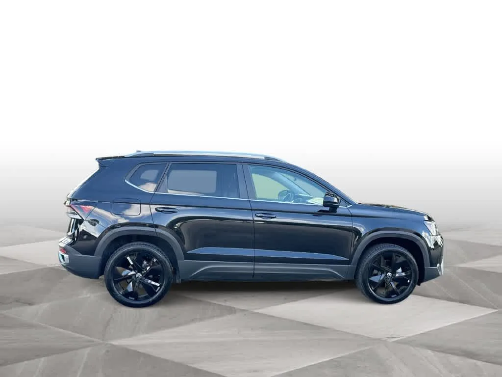 2026 Volkswagen Taos SE photo 9