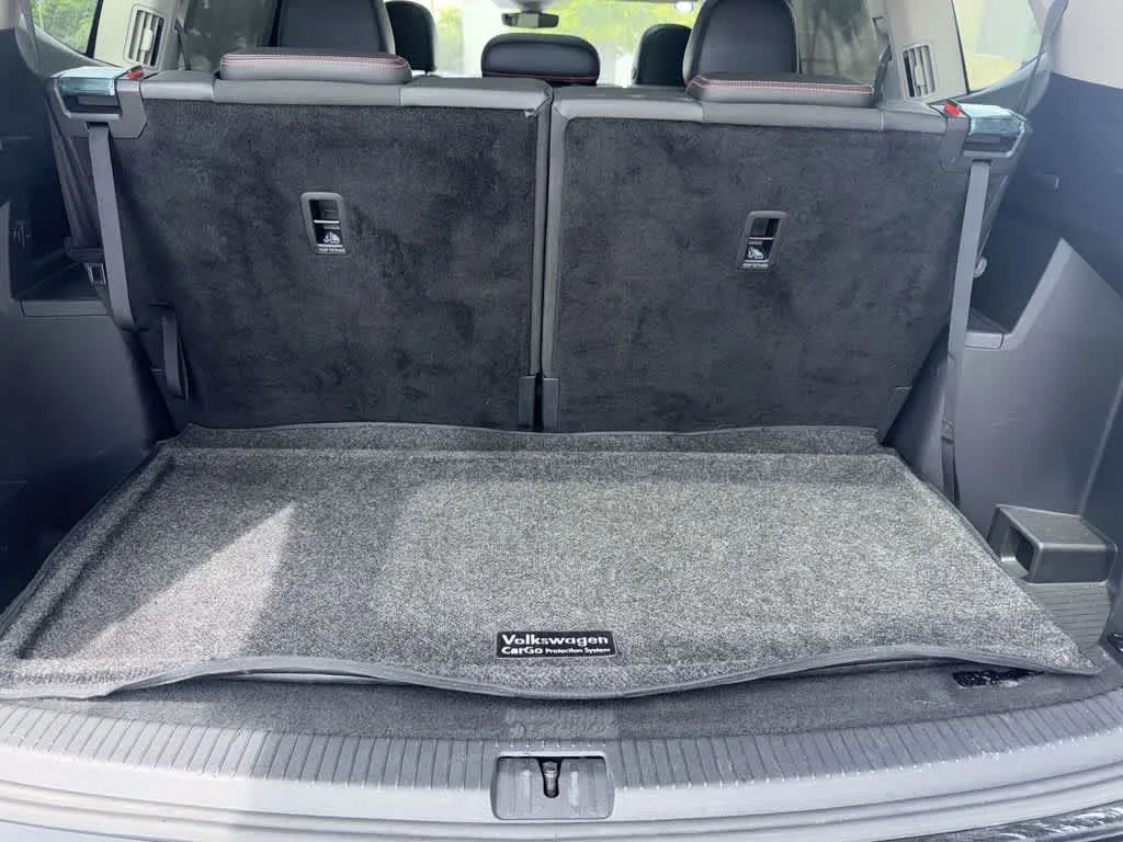 2024 Volkswagen Atlas 2.0T Peak Edition SEL photo 25