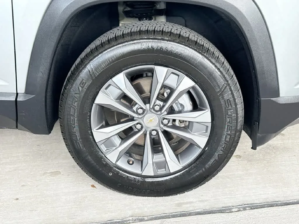 2025 Chevrolet Equinox FWD LT photo 11