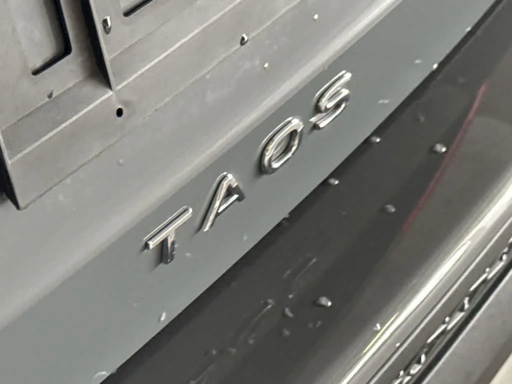 2023 Volkswagen Taos SE photo 10