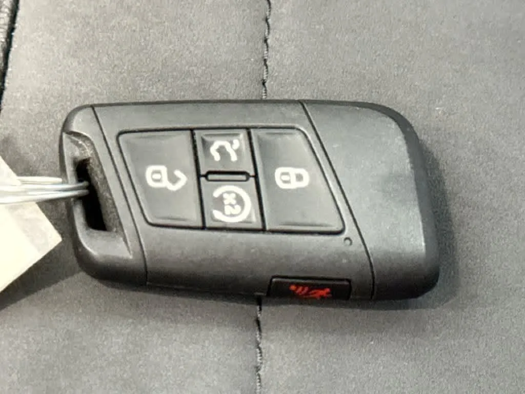 2026 Volkswagen Taos SE Black photo 27