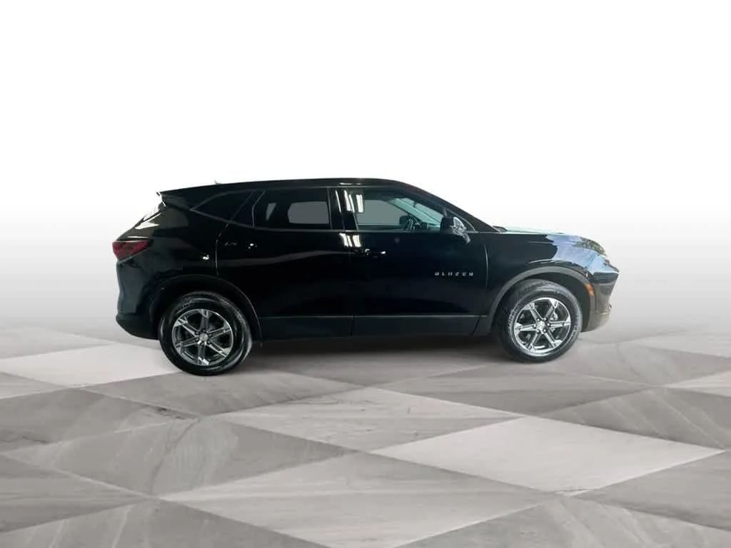 2025 Chevrolet Blazer LT photo 9
