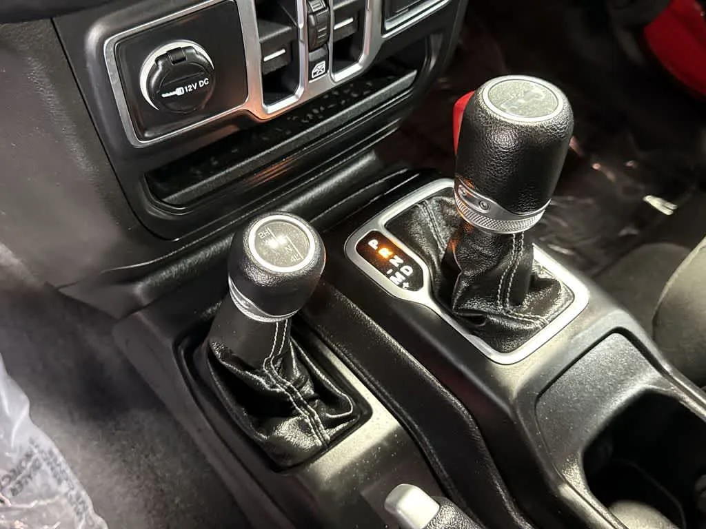 2018 Jeep Wrangler Unlimited Sahara photo 21