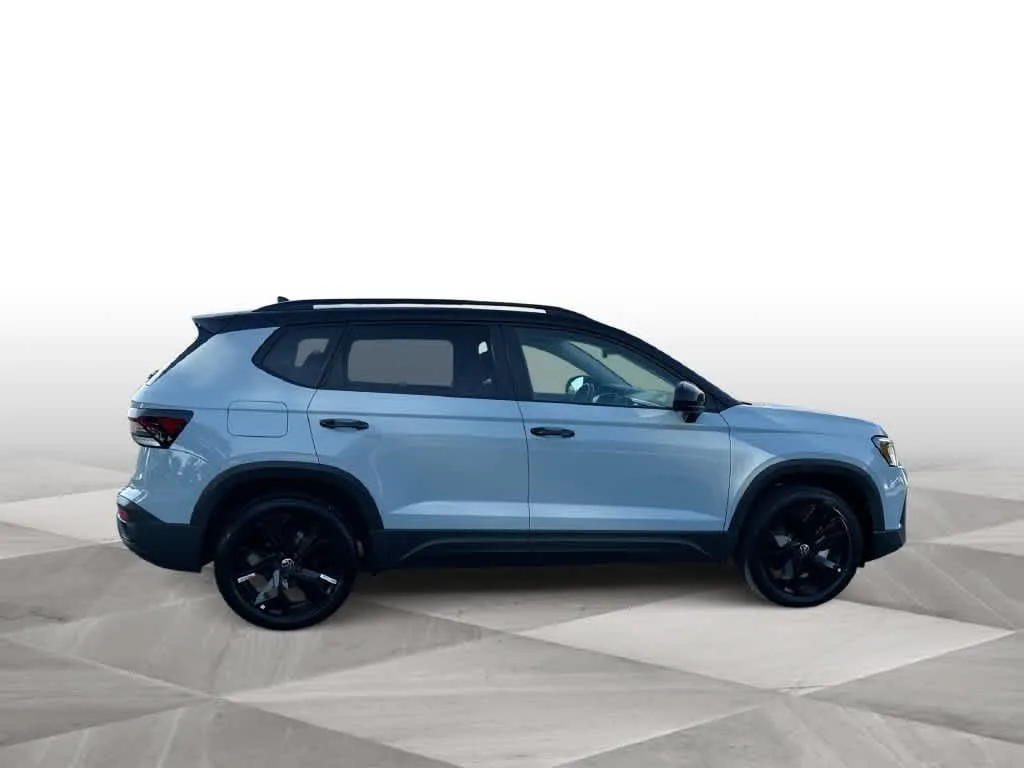 2026 Volkswagen Taos SE Black photo 9
