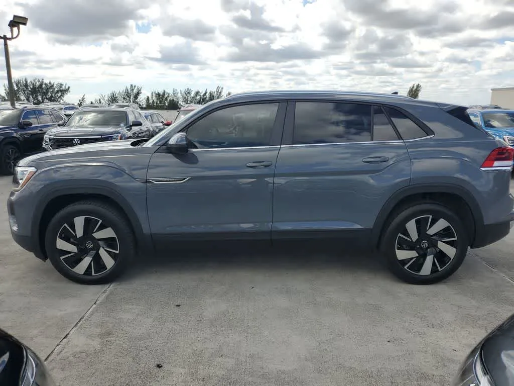 2024 Volkswagen Atlas Cross Sport 2.0T SE w/Technology photo 16