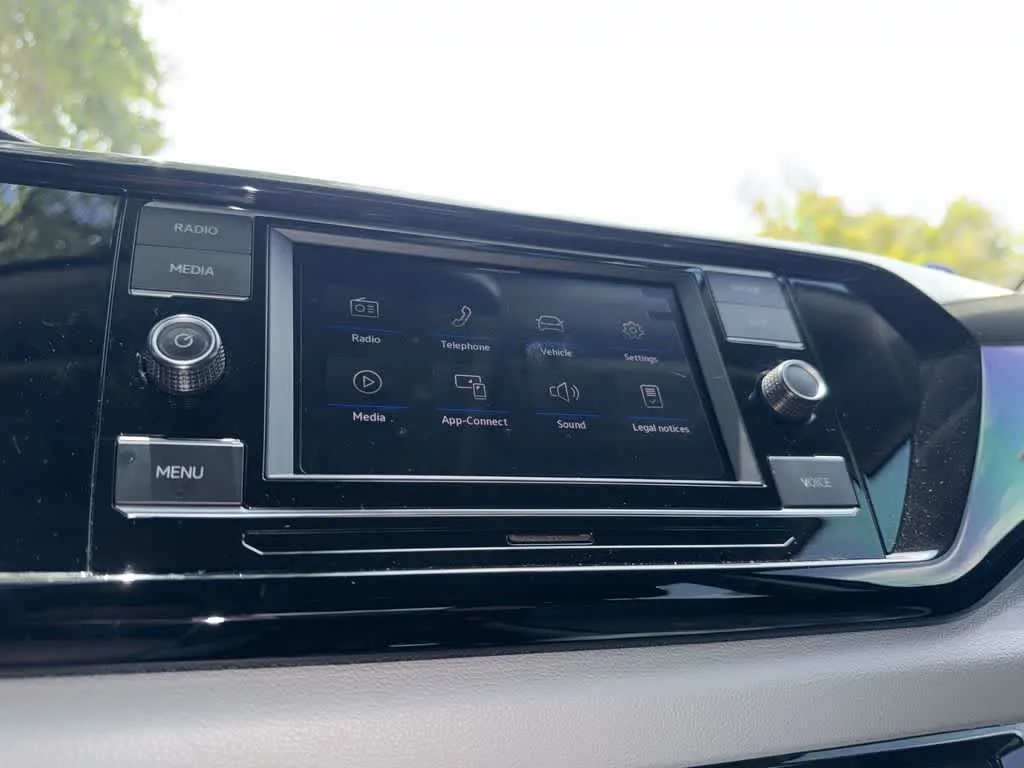 2024 Volkswagen Taos S photo 18