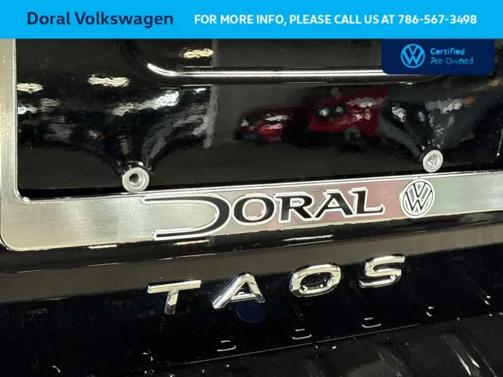 2025 Volkswagen Taos SE Black photo 10