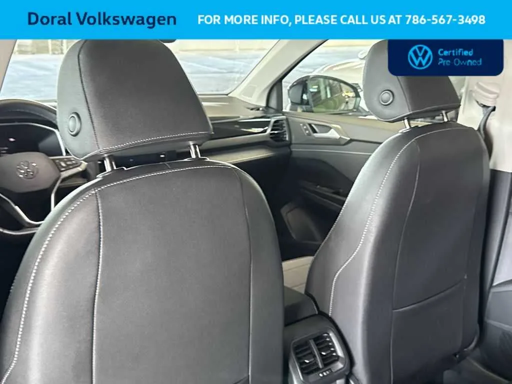 2025 Volkswagen Taos SE Black photo 23
