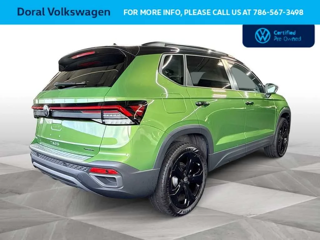 2025 Volkswagen Taos SE Black photo 8