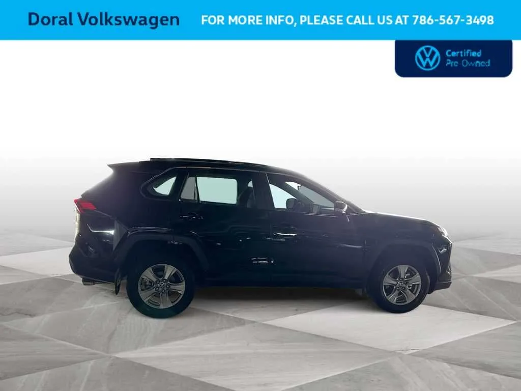 2025 Toyota RAV4 XLE photo 9