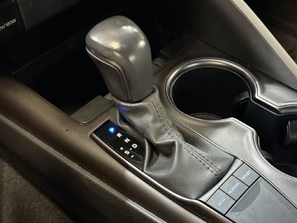 2024 Toyota Camry SE photo 20