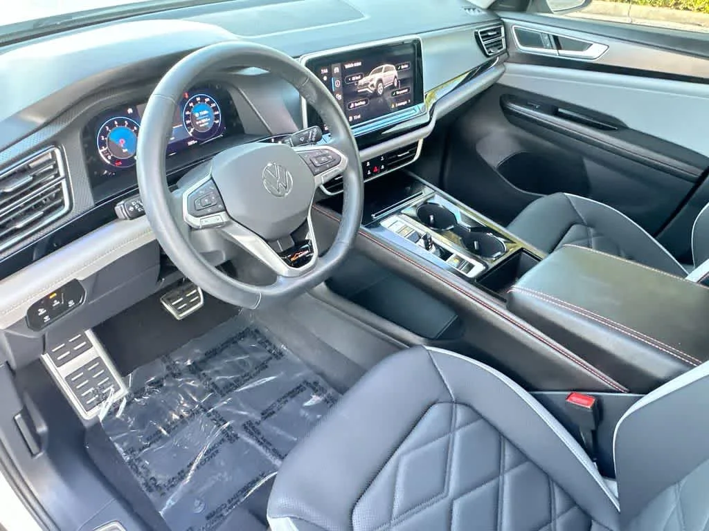 2024 Volkswagen Atlas 2.0T Peak Edition SE w/Technology photo 13