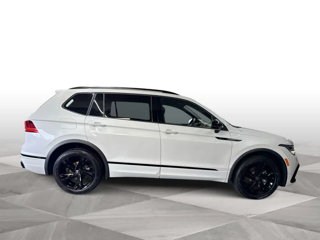 2023 Volkswagen Tiguan SE R-Line Black photo 9