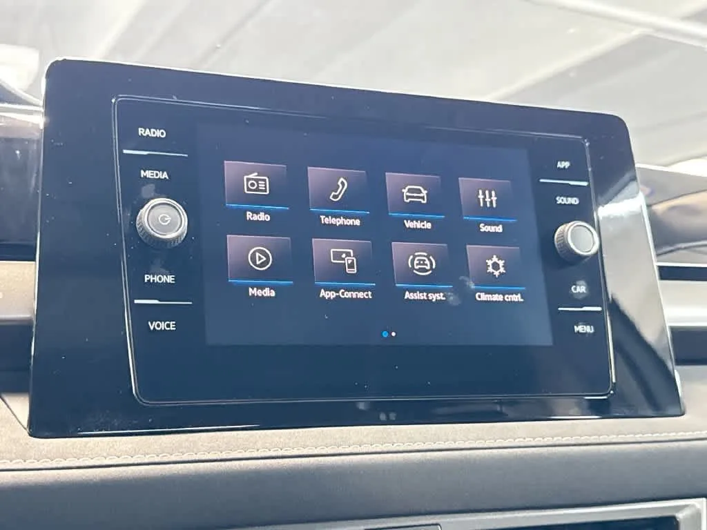 2026 Volkswagen Taos SE Black photo 16