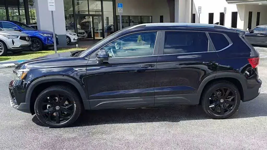 2024 Volkswagen Taos SE photo 5