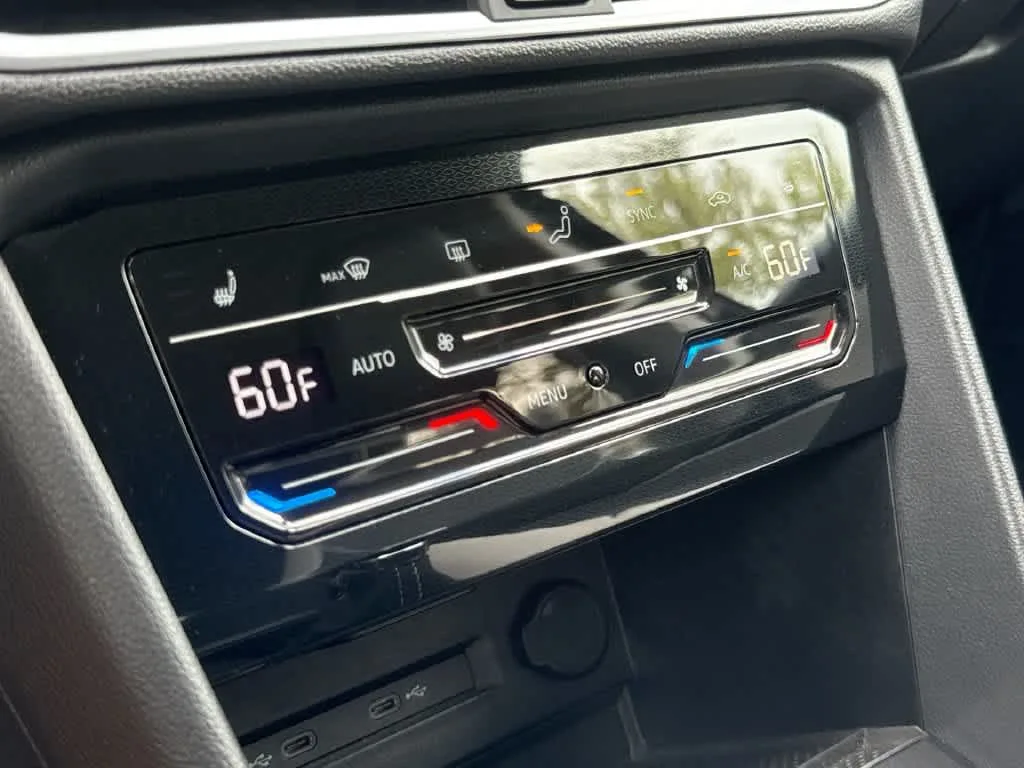 2026 Volkswagen Taos SE photo 19