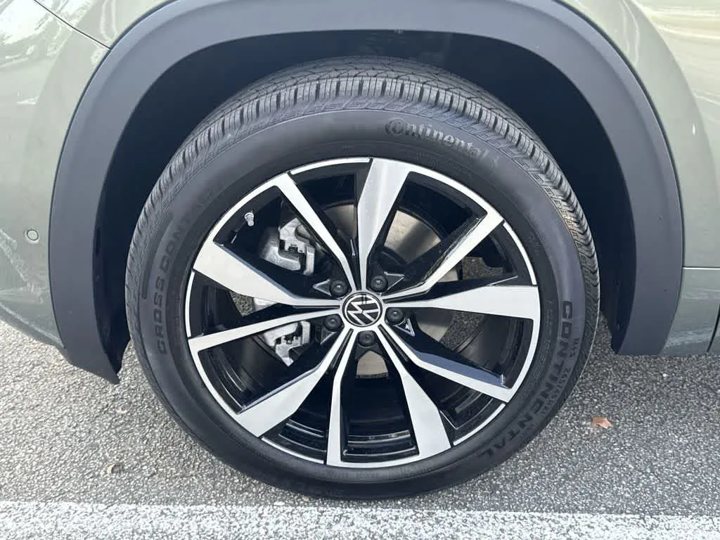 2025 Volkswagen Atlas 2.0T SEL Premium R-Line photo 11