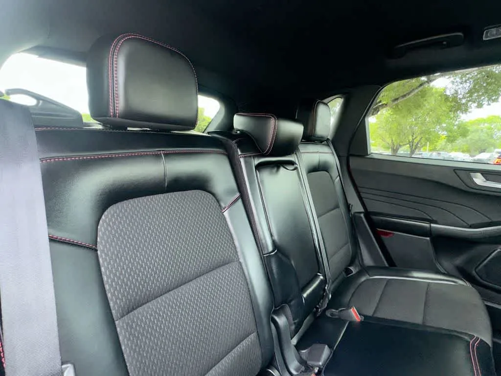 2025 Ford Escape ST-Line photo 26