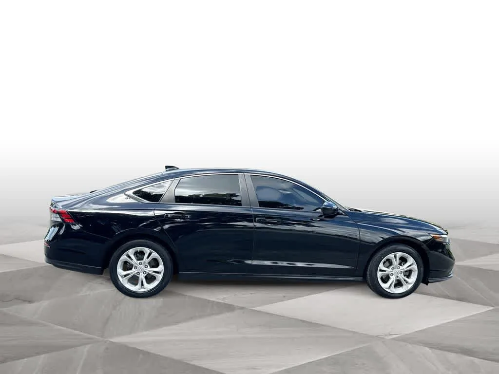 2023 Honda Accord LX photo 9