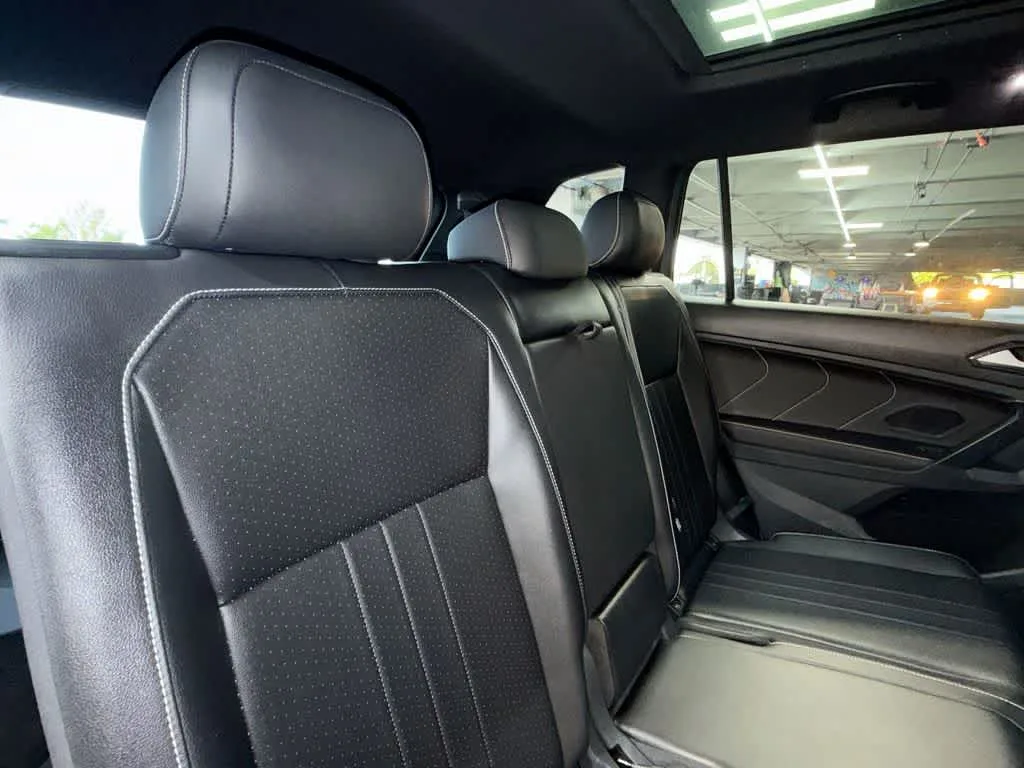 2024 Volkswagen Tiguan SE R-Line Black photo 26