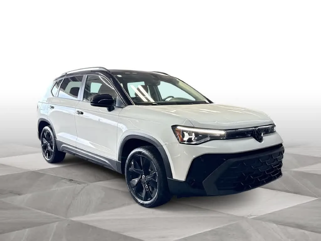 2026 Volkswagen Taos SE Black photo 2