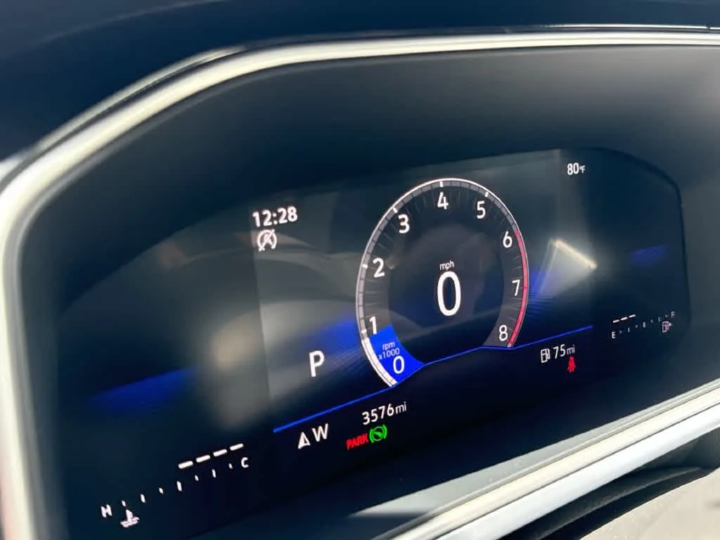 2026 Volkswagen Taos SE photo 16
