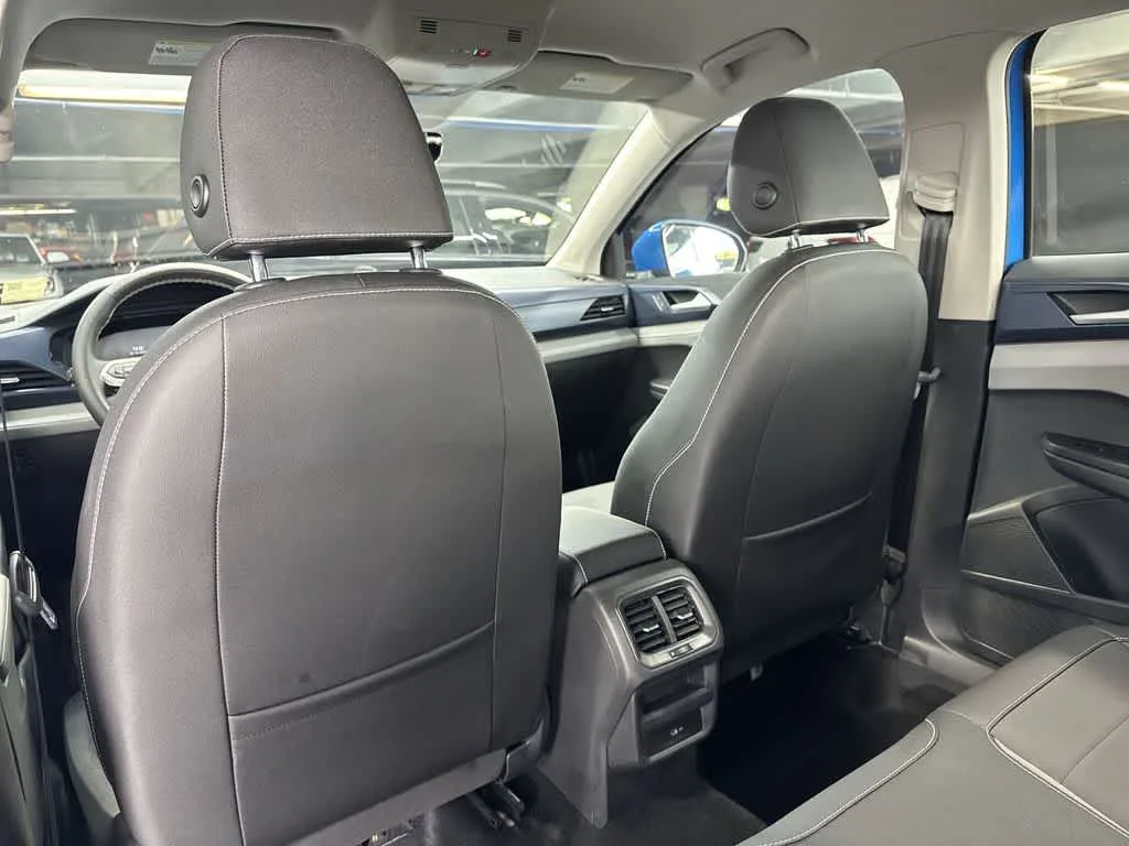 2024 Volkswagen Taos SE photo 29
