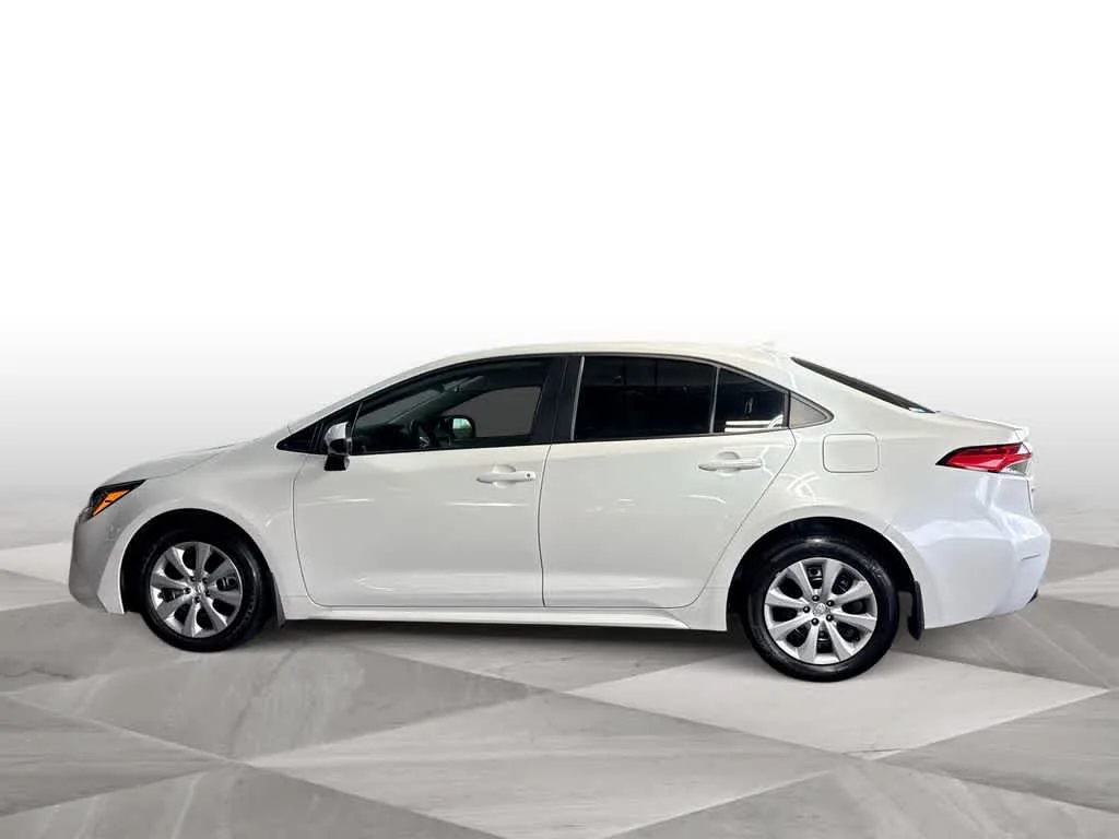 2026 Toyota Corolla LE photo 5