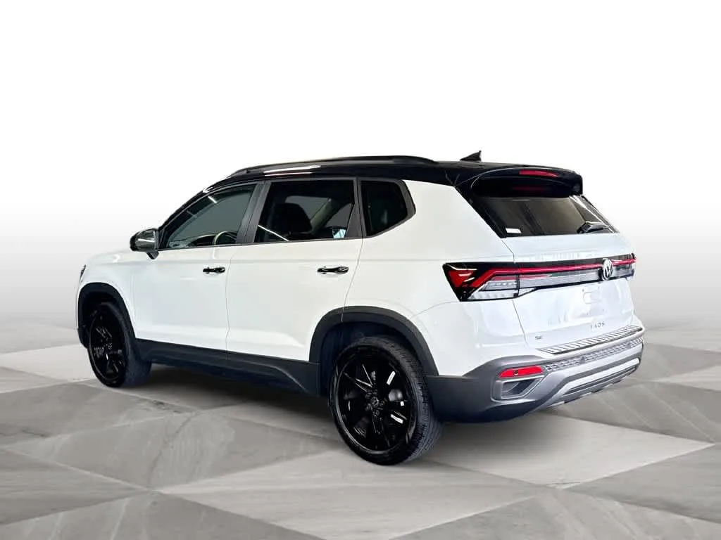 2026 Volkswagen Taos SE Black photo 6