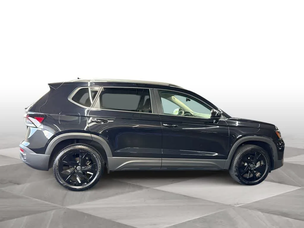 2026 Volkswagen Taos SE photo 9
