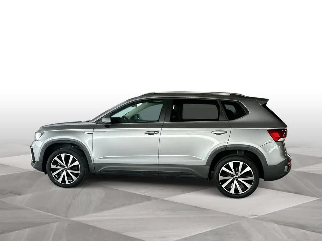 2023 Volkswagen Taos SE photo 5