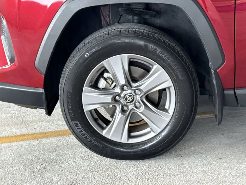 2024 Toyota RAV4 XLE photo 11