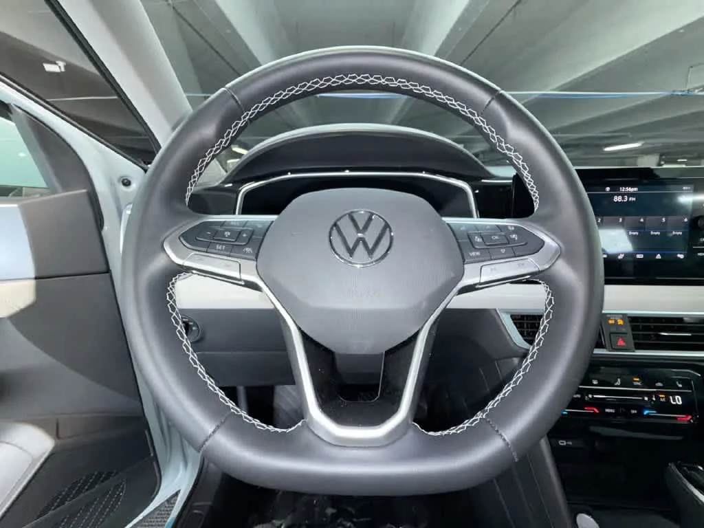 2026 Volkswagen Taos SE photo 15