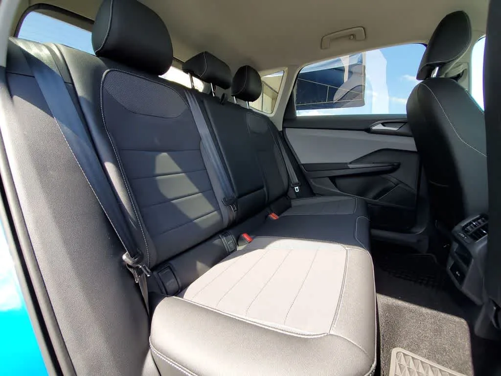 2023 Volkswagen Taos SE photo 30
