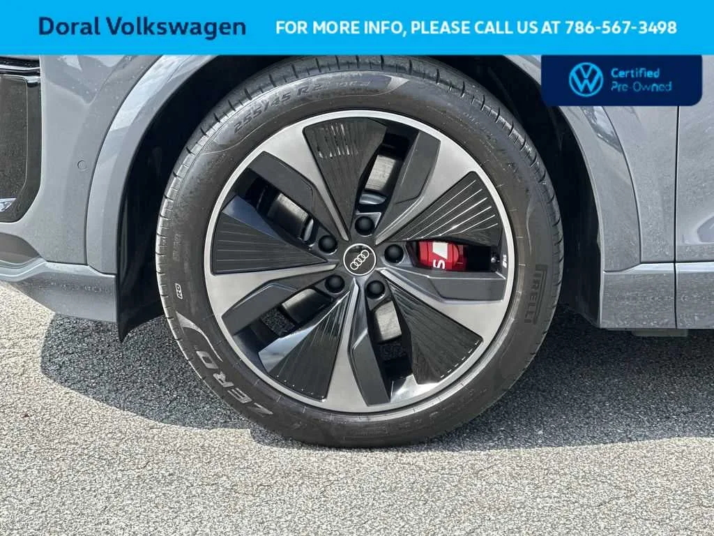 2025 Audi SQ6 e-tron Prestige photo 11