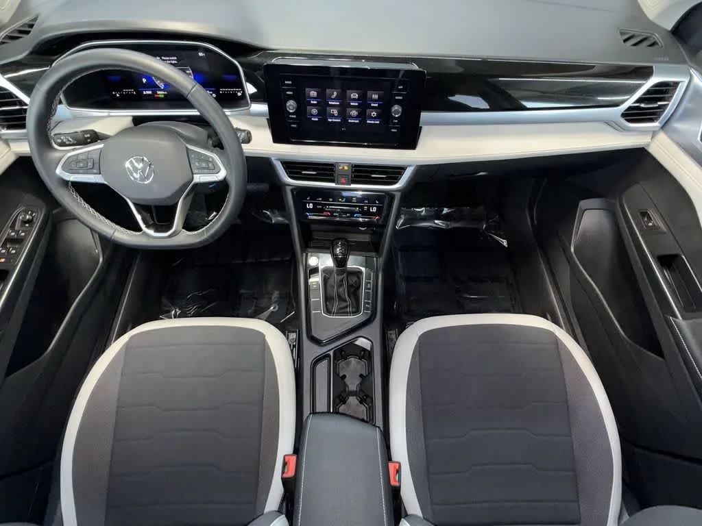 2026 Volkswagen Taos SE photo 24