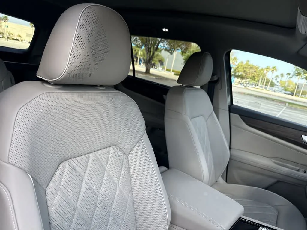 2025 Volkswagen Atlas 2.0T SEL Premium R-Line photo 27