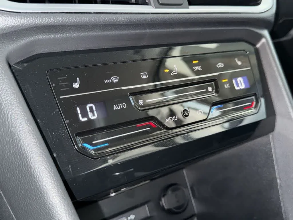 2026 Volkswagen Taos SE photo 20