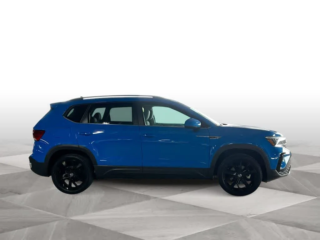 2024 Volkswagen Taos SE photo 9