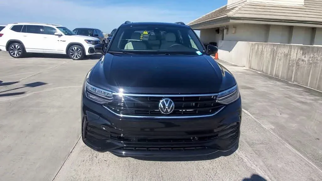 2024 Volkswagen Tiguan SE R-Line Black photo 3