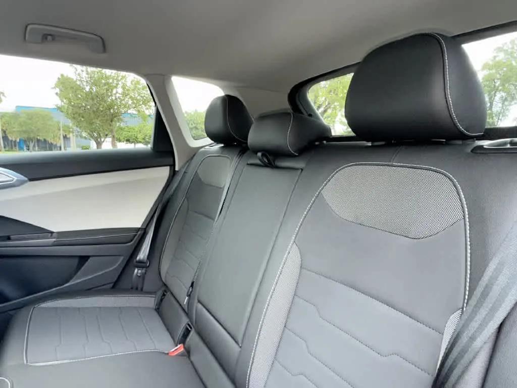 2026 Volkswagen Taos SE photo 22