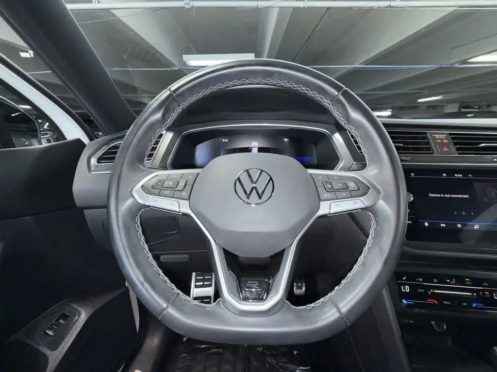 2023 Volkswagen Tiguan SE R-Line Black photo 15