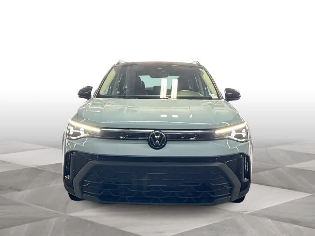 2026 Volkswagen Taos SE Black photo 3