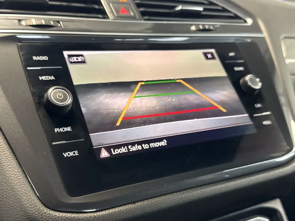 2023 Volkswagen Tiguan SE R-Line Black photo 18