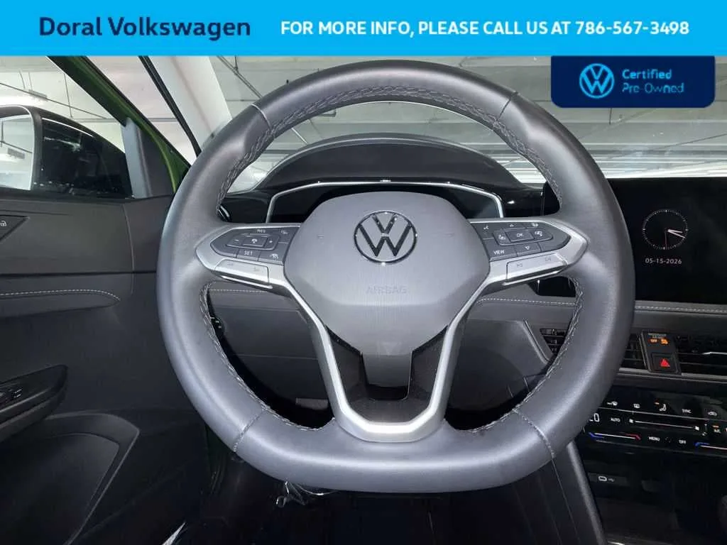 2025 Volkswagen Taos SE Black photo 15