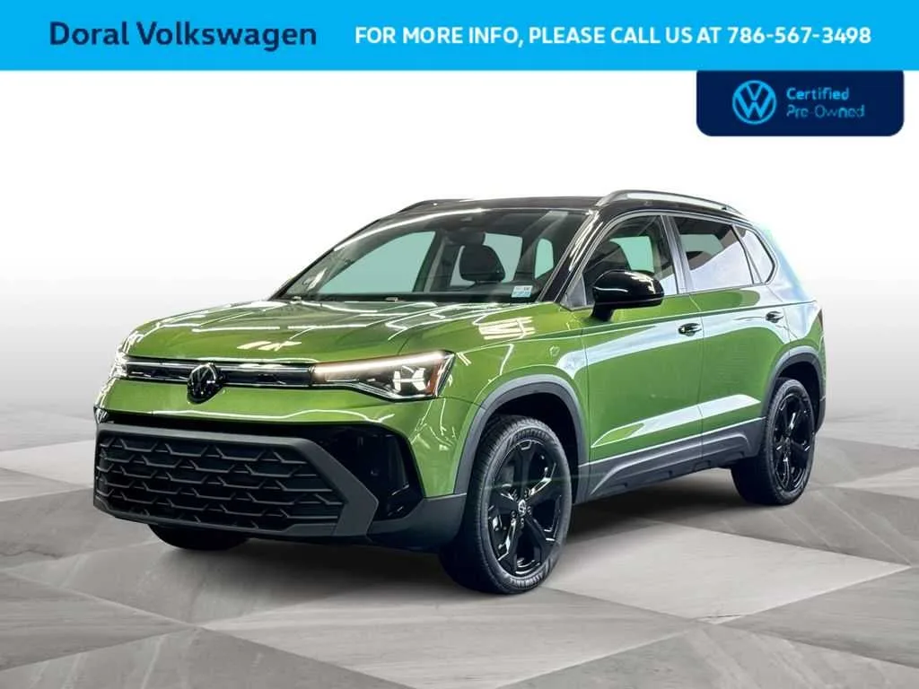 2025 Volkswagen Taos SE Black photo 4