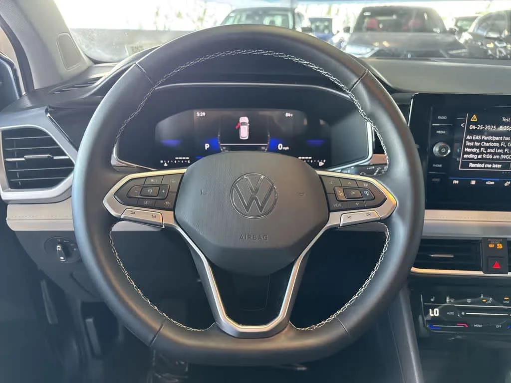 2025 Volkswagen Taos SE photo 15